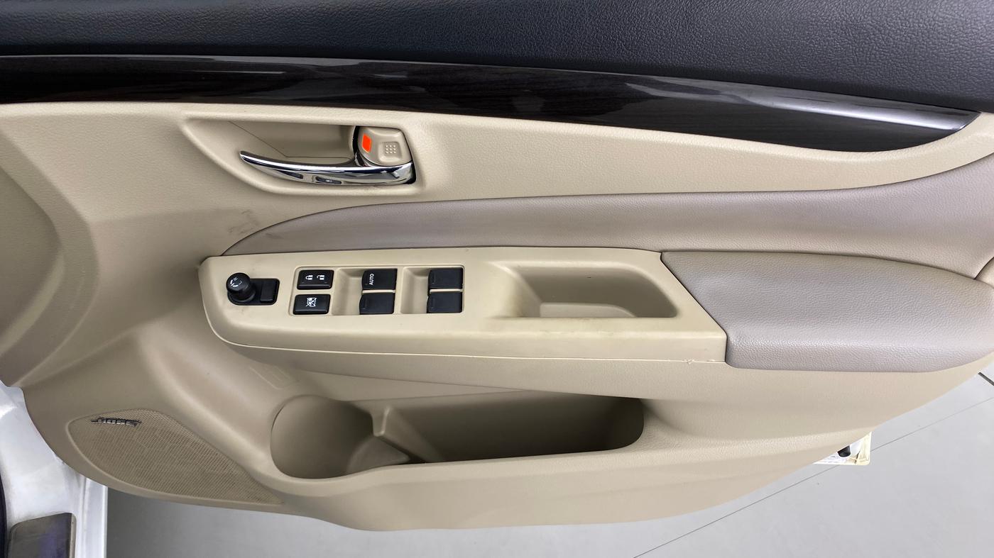 2016 Maruti Ciaz ZDI+ SHVS, Diesel, Manual, 99,178 km, Driver Side Door Panels Control