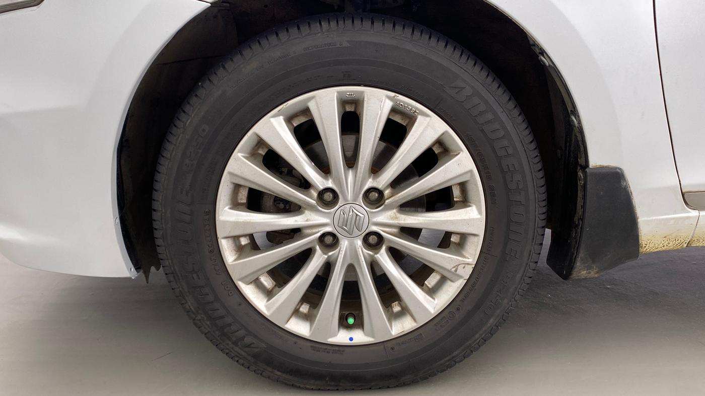 2016 Maruti Ciaz ZDI+ SHVS, Diesel, Manual, 99,178 km, Left Front Wheel