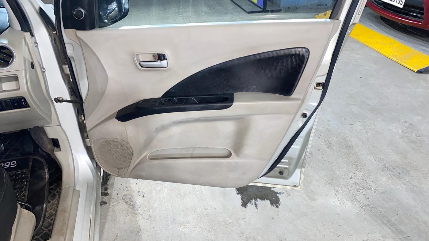 2016 Maruti Celerio VXI, Petrol, Manual, 91,873 km, Driver Side Door Panels Control