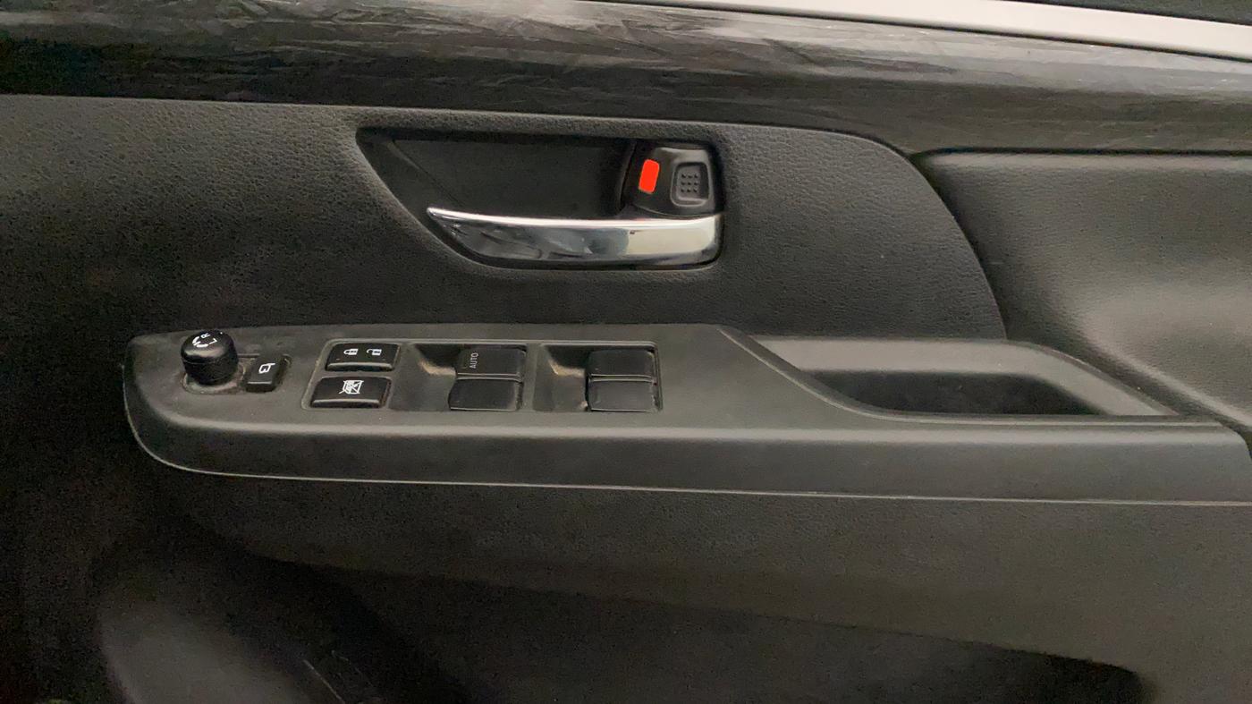 2024 Maruti XL6 ALPHA PLUS MT, Petrol, Manual, 35,269 km, Driver Side Door Panels Control