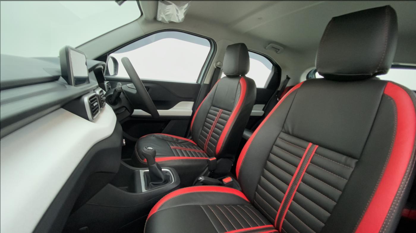 2022 Tata PUNCH ACCOMPLISHED MT, Petrol, Manual, 7,237 km, Right Side Front Door Cabin