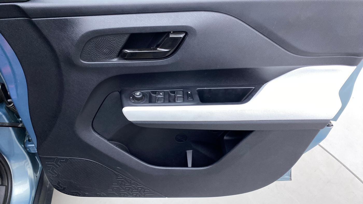 2022 Tata PUNCH ACCOMPLISHED MT, Petrol, Manual, 7,237 km, Driver Side Door Panels Control