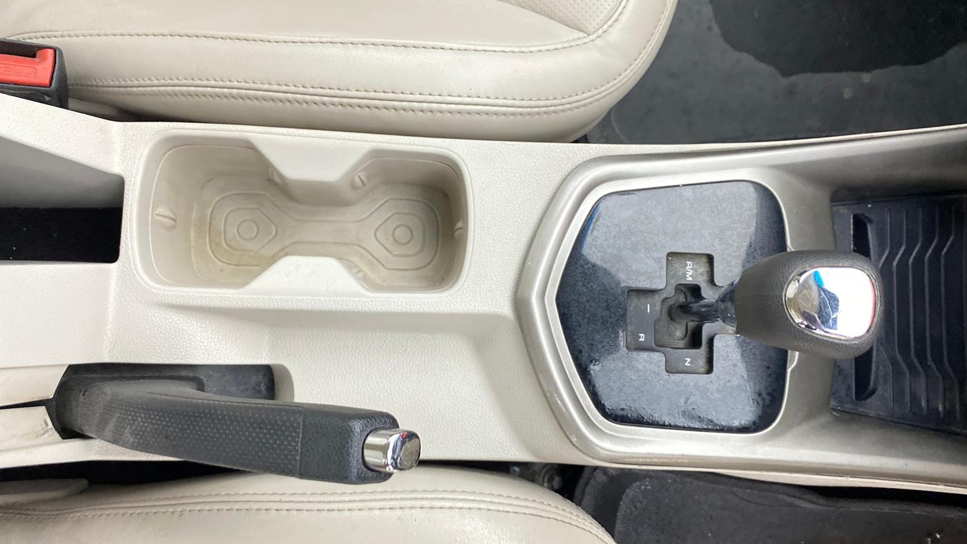 2019 Mahindra XUV300 W8 (O) 1.5 DIESEL AMT, Diesel, Automatic, 1,40,621 km, Gear Lever