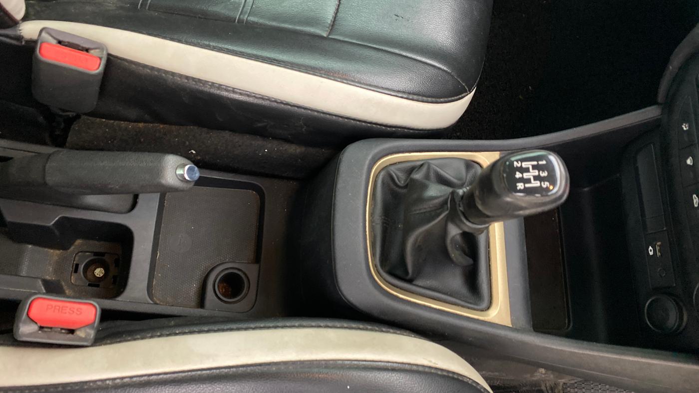 2023 Tata PUNCH ACCOMPLISHED MT, Petrol, Manual, 70,661 km, Gear Lever