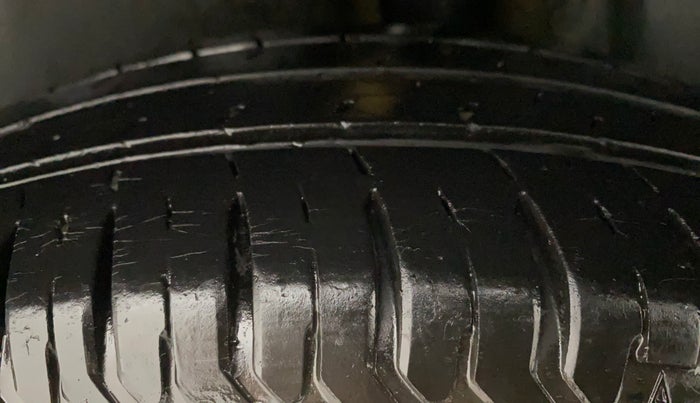 2013 Maruti Swift VXI, Petrol, Manual, 79,009 km, Left Rear Tyre Tread
