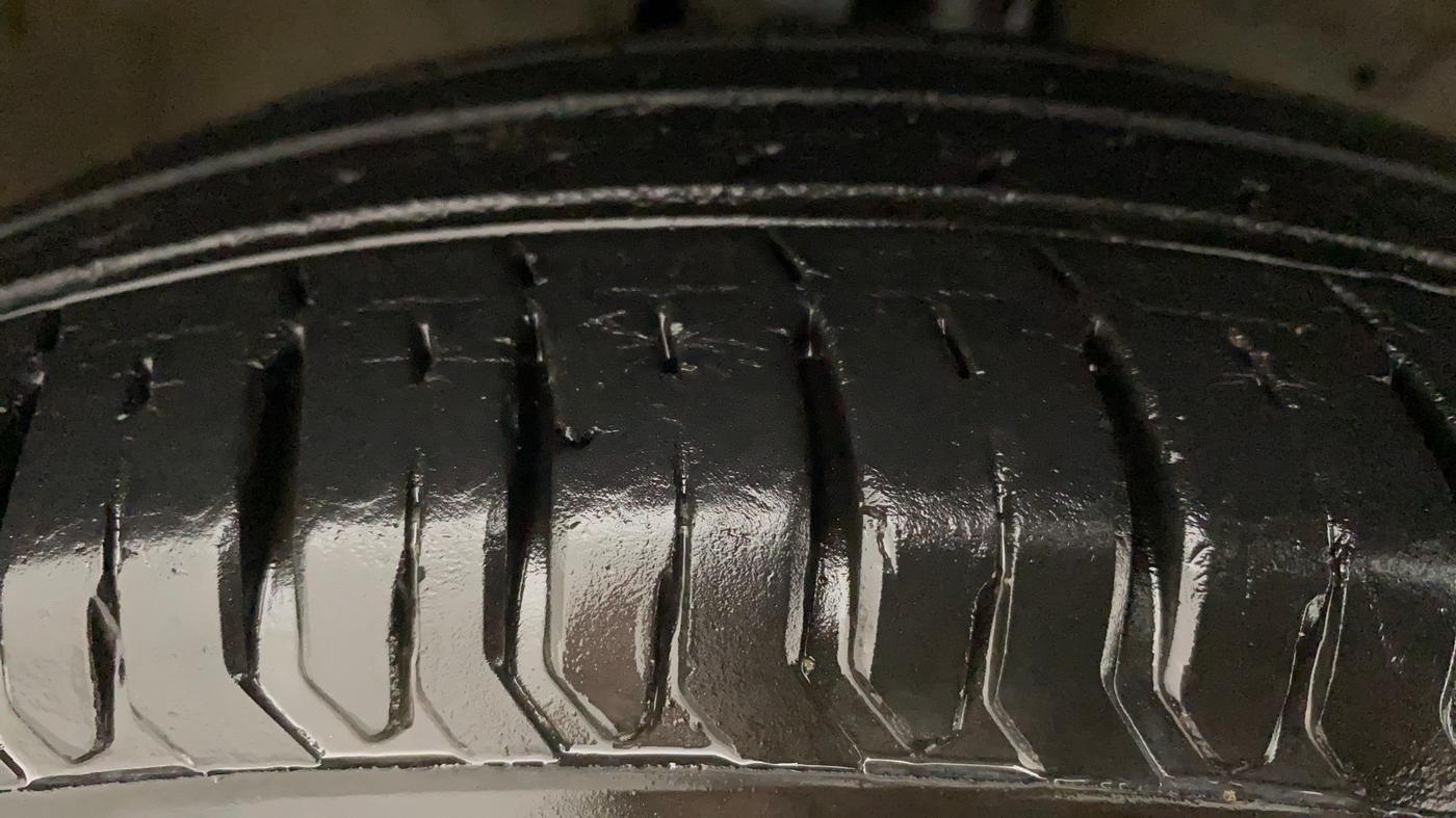 2013 Maruti Swift VXI, Petrol, Manual, 79,009 km, Right Front Tyre Tread