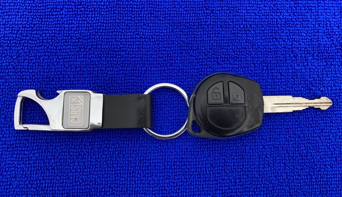 2013 Maruti Swift VXI, Petrol, Manual, 79,009 km, Key Close Up