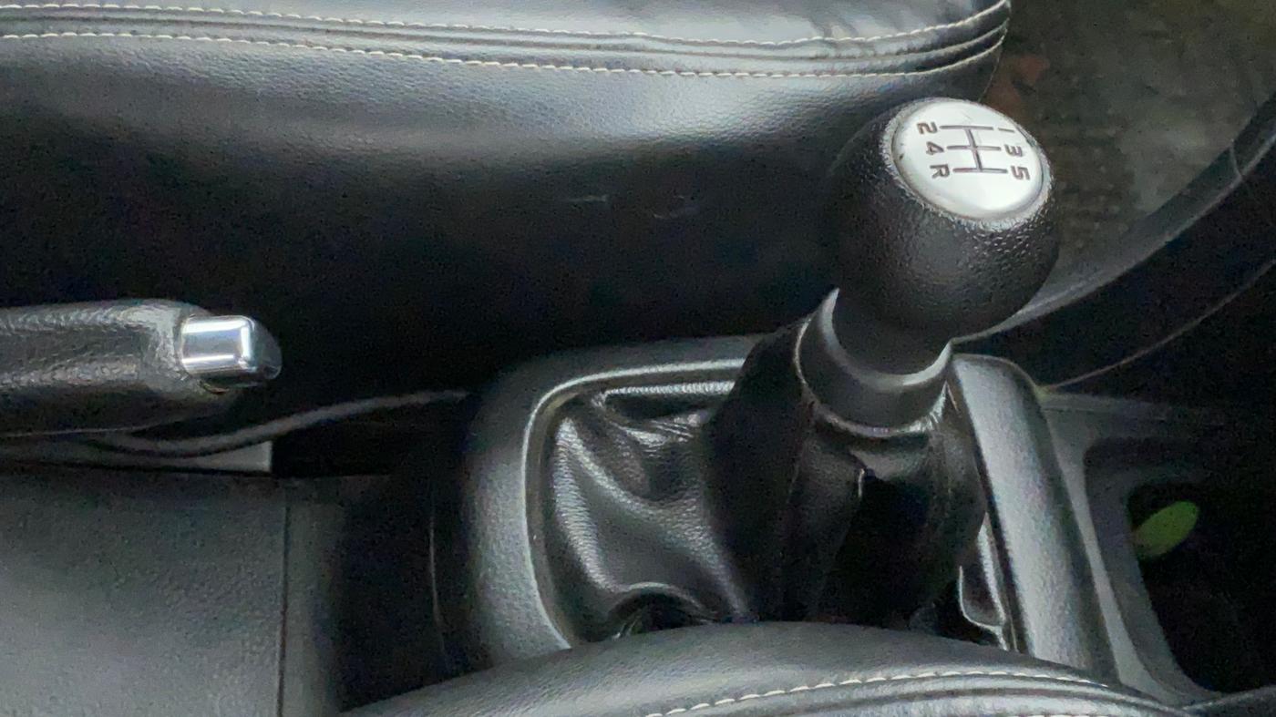 2013 Maruti Swift VXI, Petrol, Manual, 79,009 km, Gear Lever