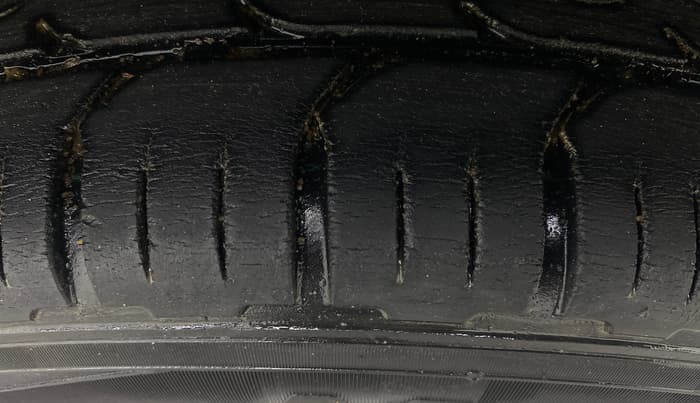 2019 Maruti Ertiga ZXI SHVS, Petrol, Manual, 74,793 km, Right Front Tyre Tread