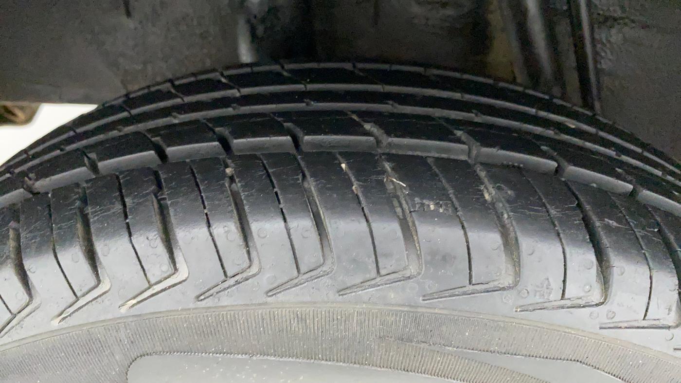 2016 Renault Kwid RXL, Petrol, Manual, 22,690 km, Right Rear Tyre Tread