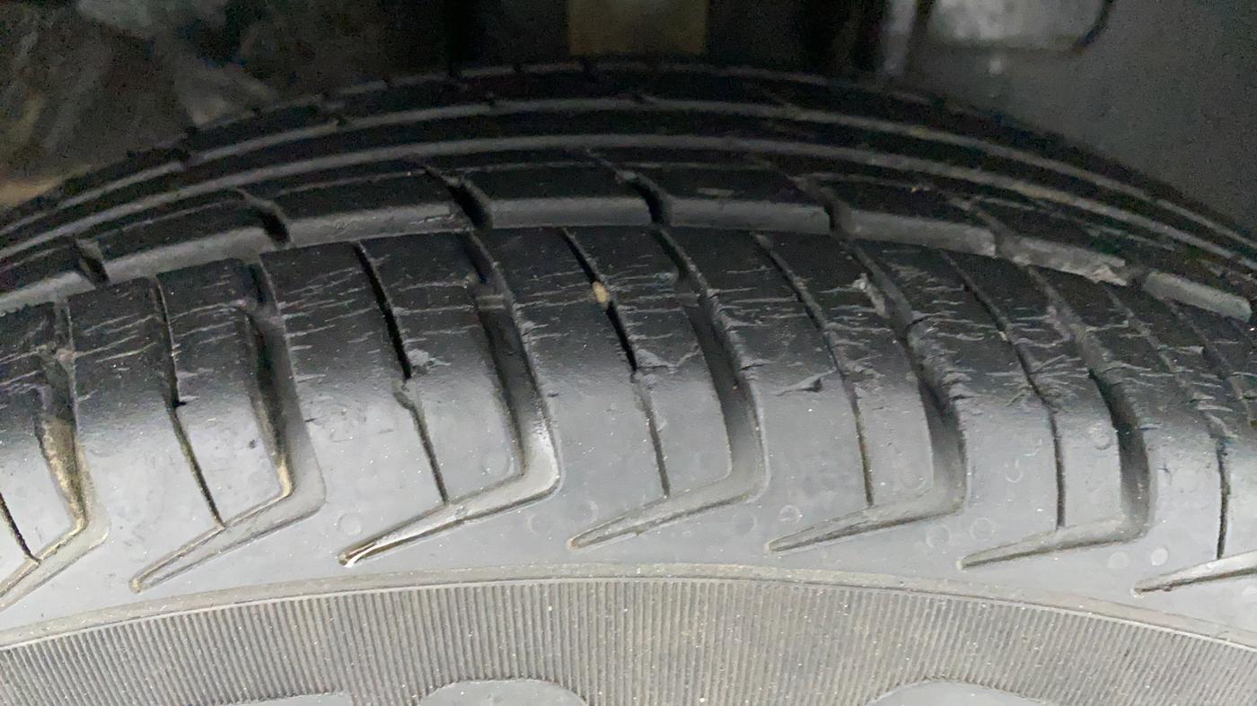 2016 Renault Kwid RXL, Petrol, Manual, 22,690 km, Right Front Tyre Tread