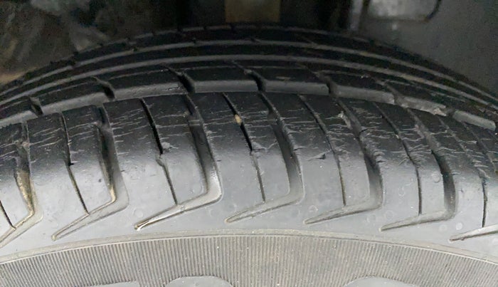 2016 Renault Kwid RXL, Petrol, Manual, 22,690 km, Right Front Tyre Tread