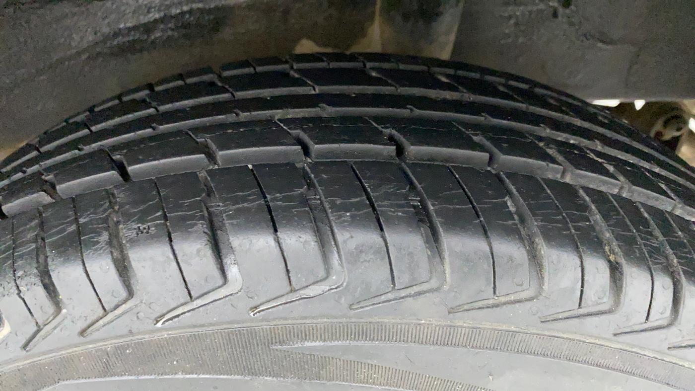 2016 Renault Kwid RXL, Petrol, Manual, 22,690 km, Left Rear Tyre Tread