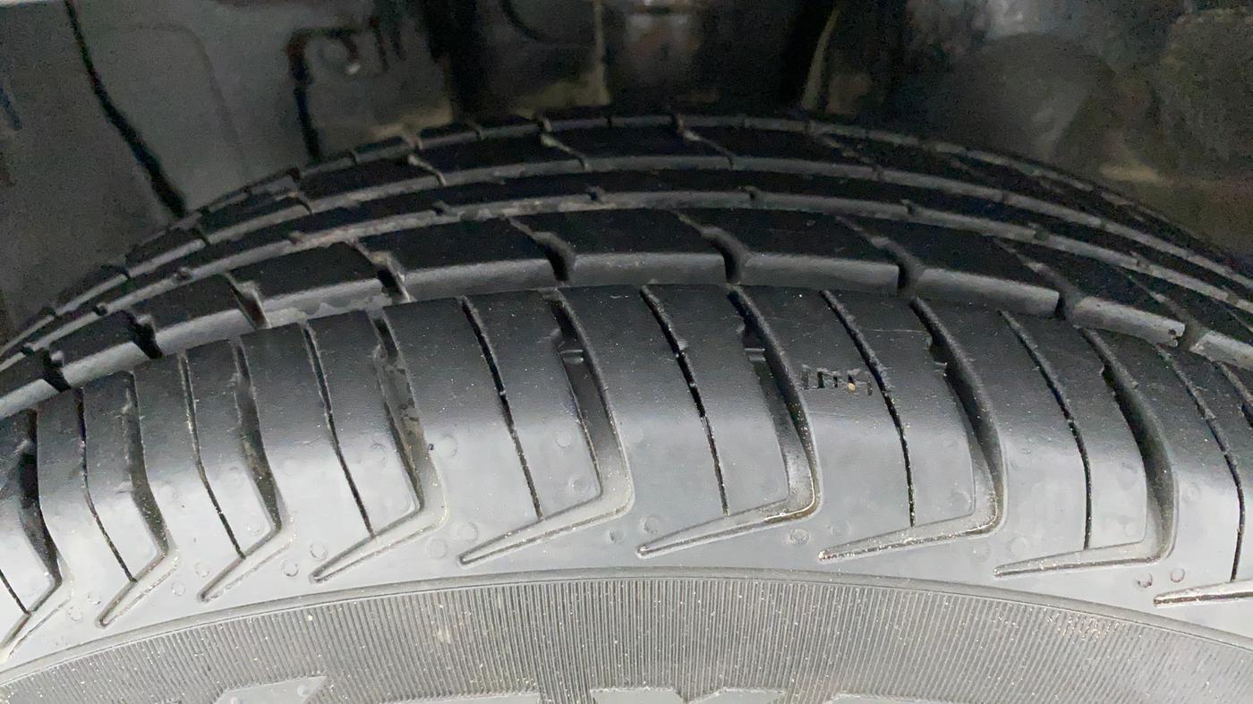 2016 Renault Kwid RXL, Petrol, Manual, 22,690 km, Left Front Tyre Tread