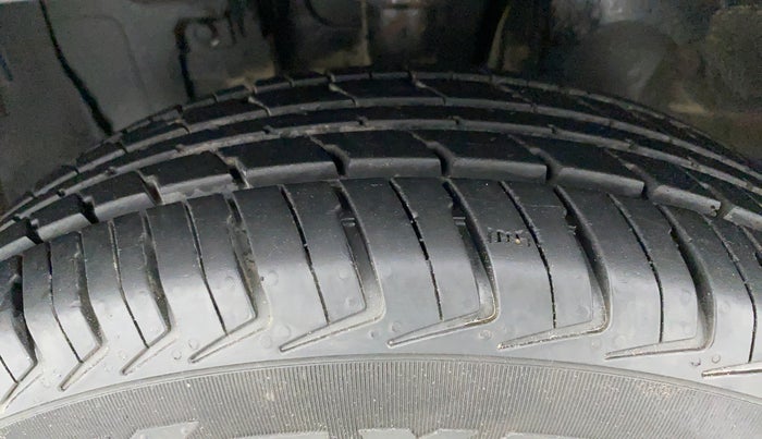 2016 Renault Kwid RXL, Petrol, Manual, 22,690 km, Left Front Tyre Tread