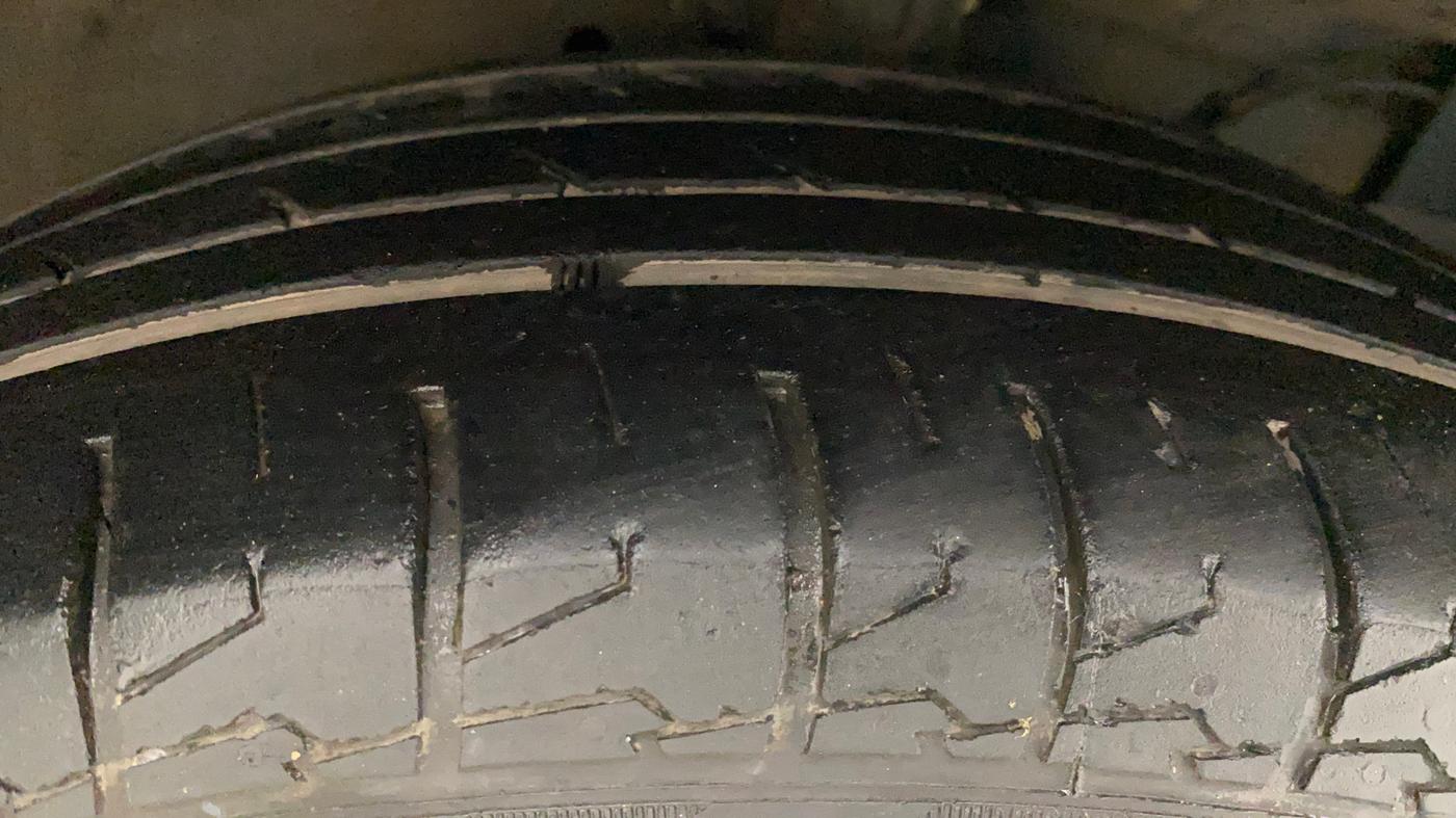 2016 Maruti Ertiga VDI SHVS, Diesel, Manual, 76,913 km, Right Front Tyre Tread