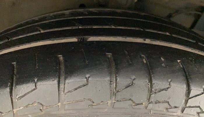 2016 Maruti Ertiga VDI SHVS, Diesel, Manual, 76,913 km, Right Front Tyre Tread