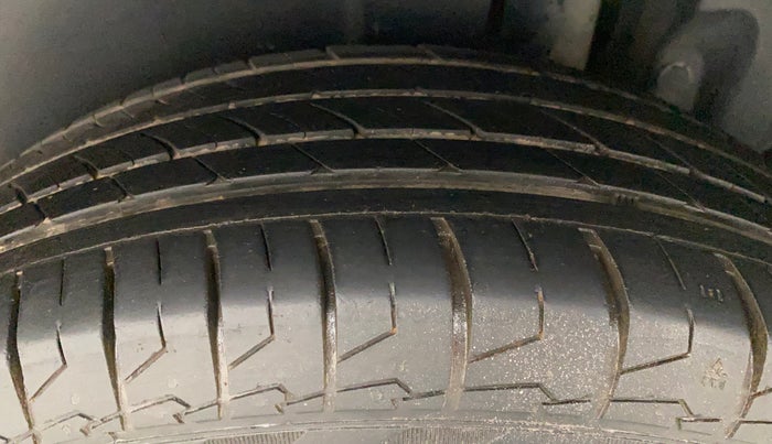 2016 Maruti Ertiga VDI SHVS, Diesel, Manual, 76,913 km, Left Rear Tyre Tread