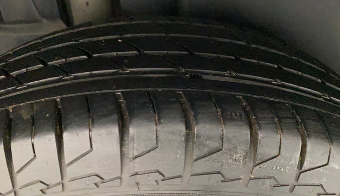 2016 Maruti Ertiga VDI SHVS, Diesel, Manual, 76,913 km, Right Rear Tyre Tread