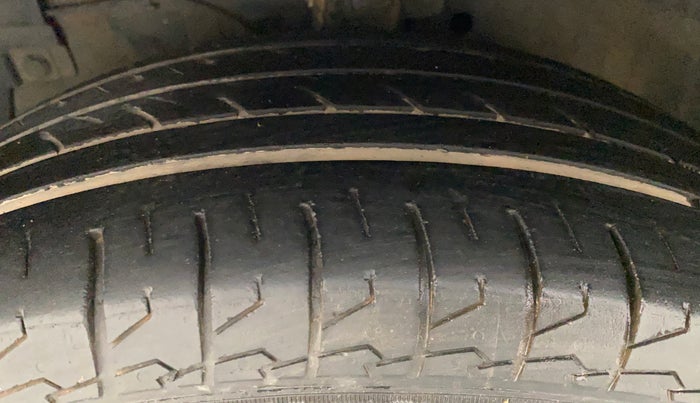 2016 Maruti Ertiga VDI SHVS, Diesel, Manual, 76,913 km, Left Front Tyre Tread