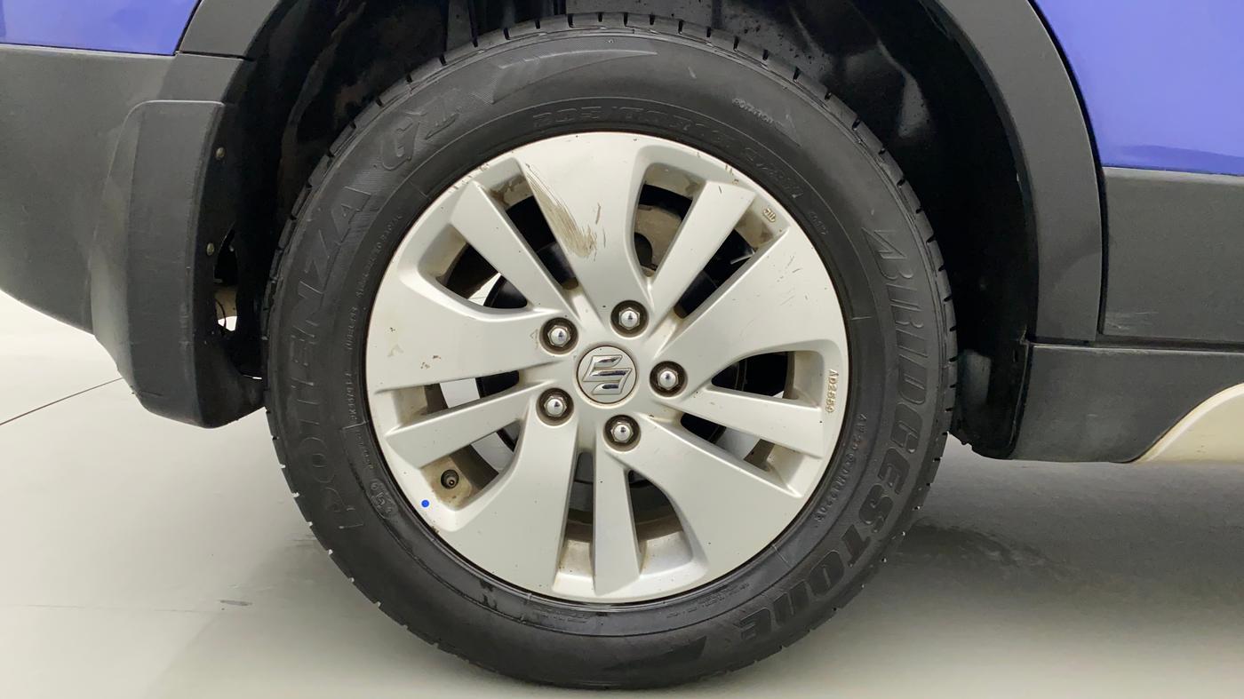 2015 Maruti S Cross ZETA 1.3, Diesel, Manual, 84,784 km, Right Rear Wheel