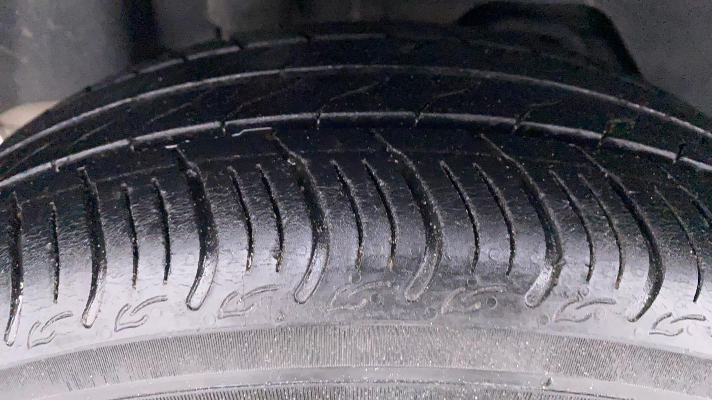2019 Ford New Figo 1.2 TITANIUM, Petrol, Manual, 21,851 km, Right Rear Tyre Tread