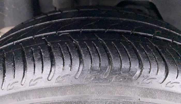 2019 Ford New Figo 1.2 TITANIUM, Petrol, Manual, 21,851 km, Right Rear Tyre Tread