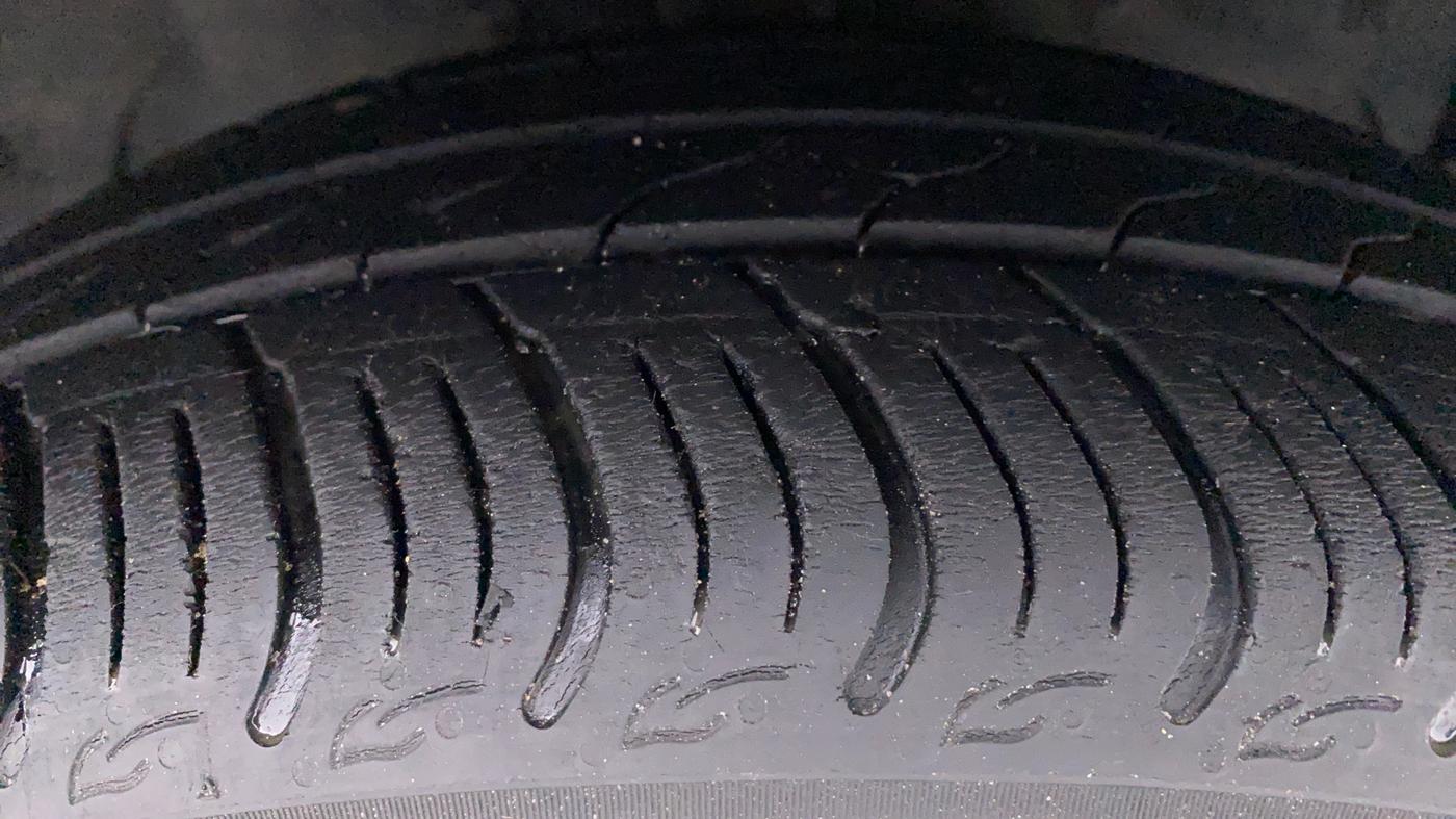 2019 Ford New Figo 1.2 TITANIUM, Petrol, Manual, 21,851 km, Right Front Tyre Tread
