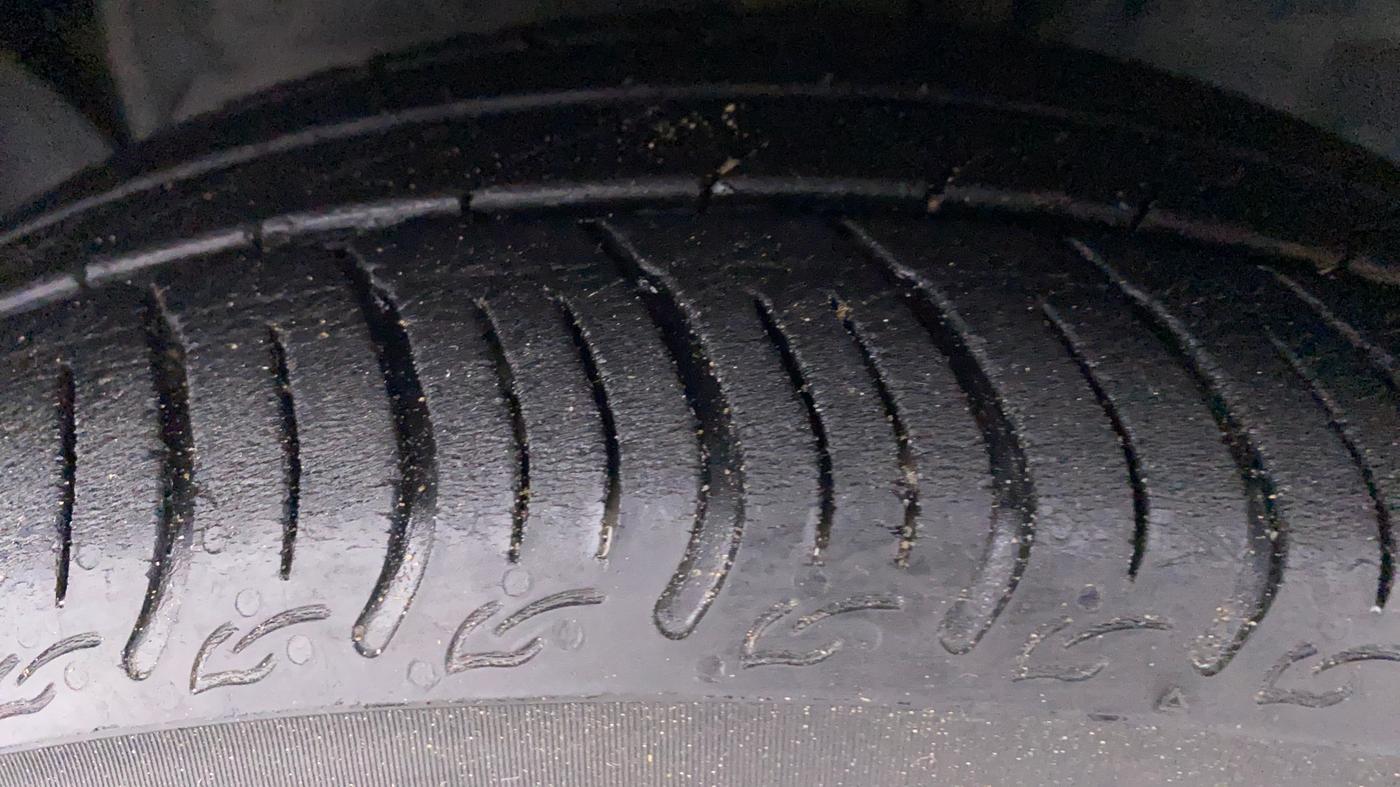 2019 Ford New Figo 1.2 TITANIUM, Petrol, Manual, 21,851 km, Left Front Tyre Tread