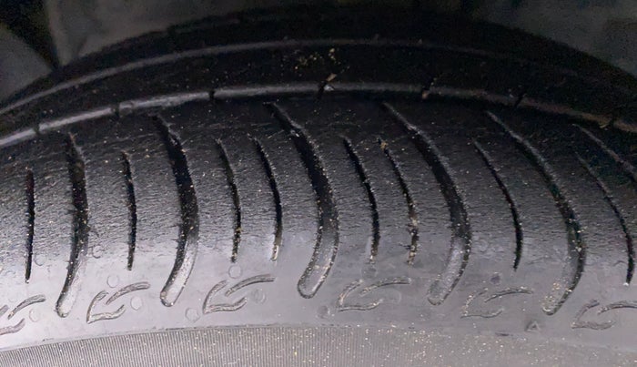 2019 Ford New Figo 1.2 TITANIUM, Petrol, Manual, 21,851 km, Left Front Tyre Tread