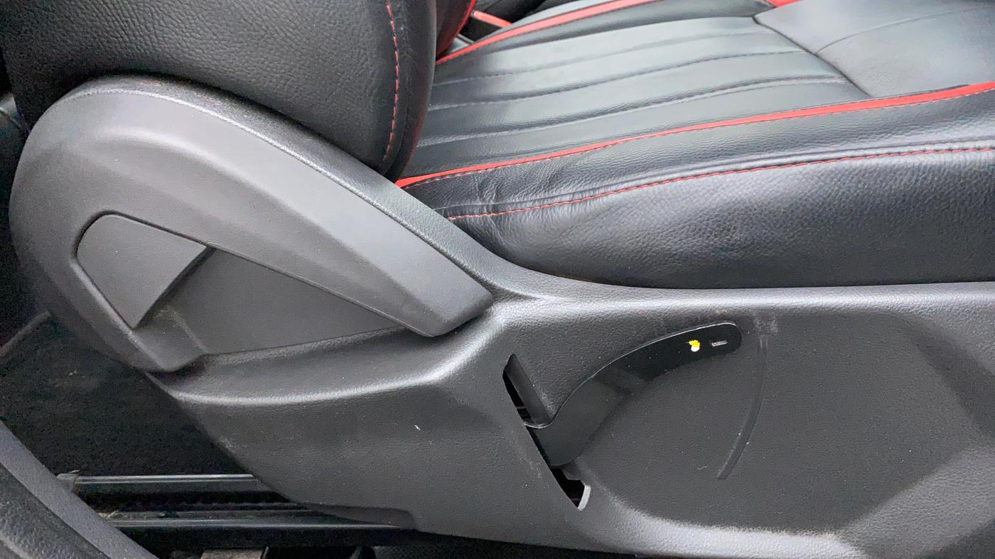 2019 Ford New Figo 1.2 TITANIUM, Petrol, Manual, 21,851 km, Driver Side Adjustment Panel