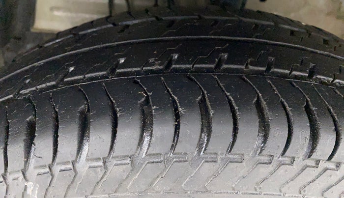 2017 Maruti Swift VXI OPT, Petrol, Manual, 32,191 km, Left Front Tyre Tread