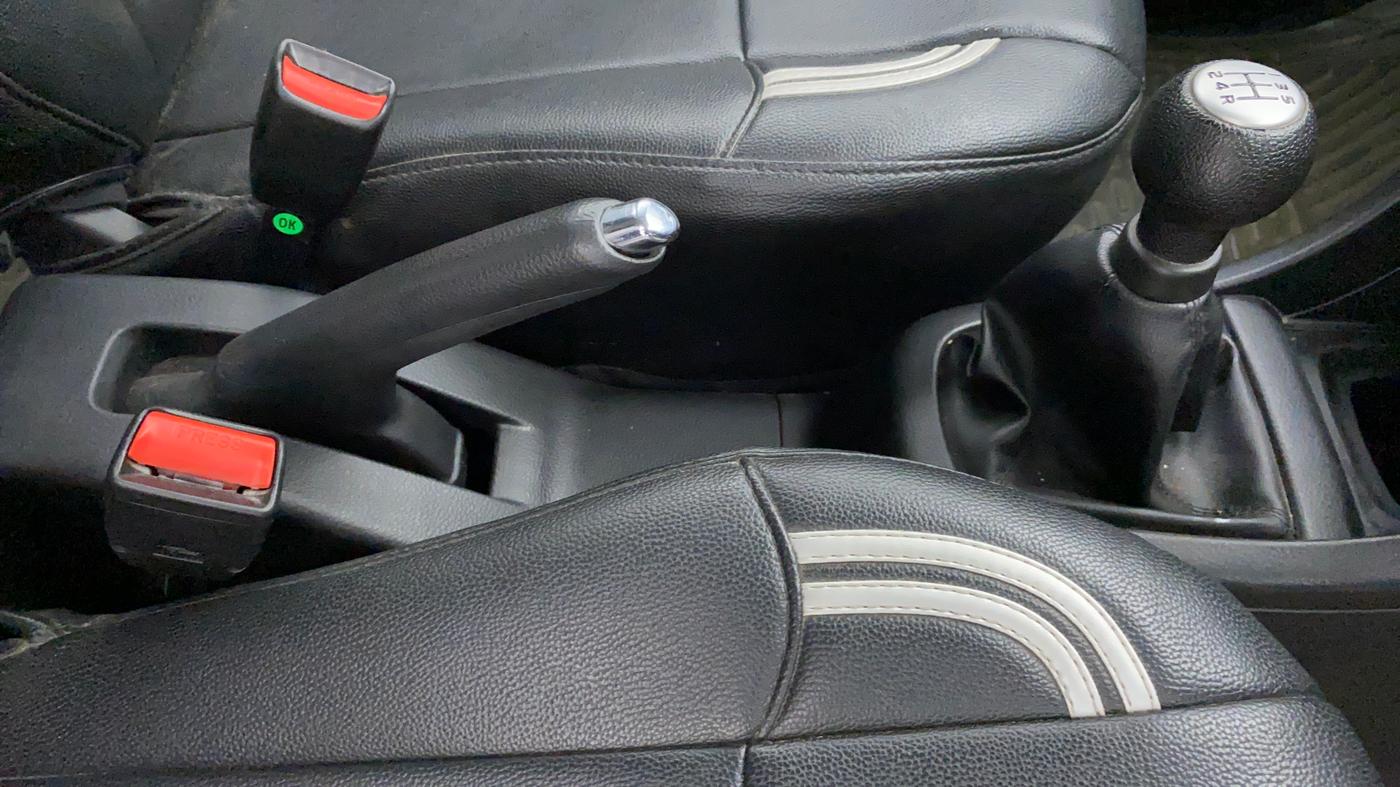 2017 Maruti Swift VXI OPT, Petrol, Manual, 32,191 km, Gear Lever