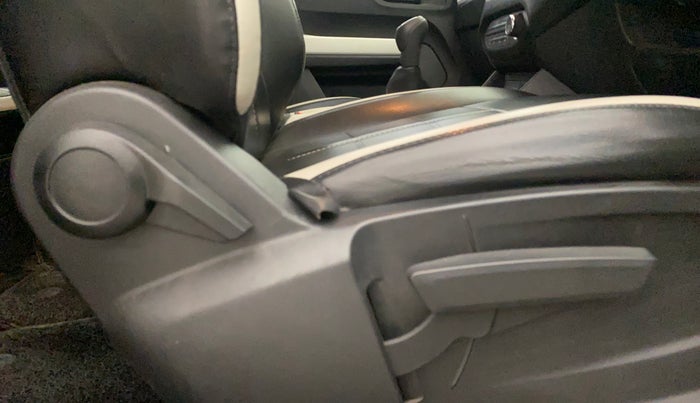 2023 Tata PUNCH ACCOMPLISHED MT, Petrol, Manual, 26,198 km, Driver Side Adjustment Panel