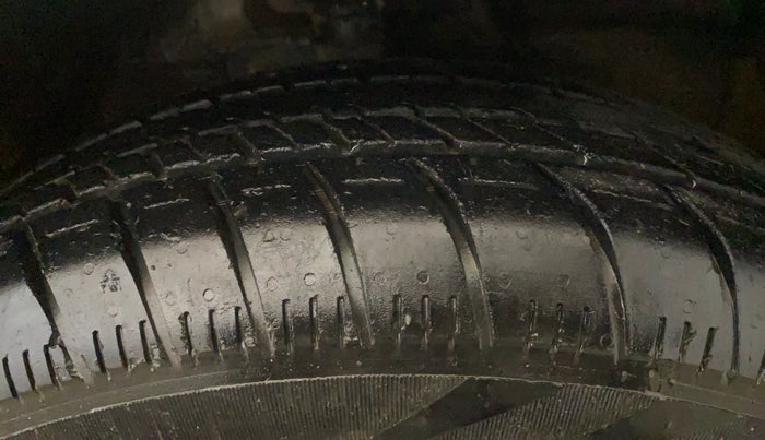 2014 Maruti Celerio VXI, Petrol, Manual, 30,112 km, Right Front Tyre Tread