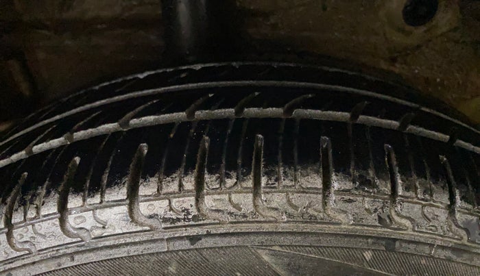 2014 Maruti Celerio VXI, Petrol, Manual, 30,112 km, Right Rear Tyre Tread