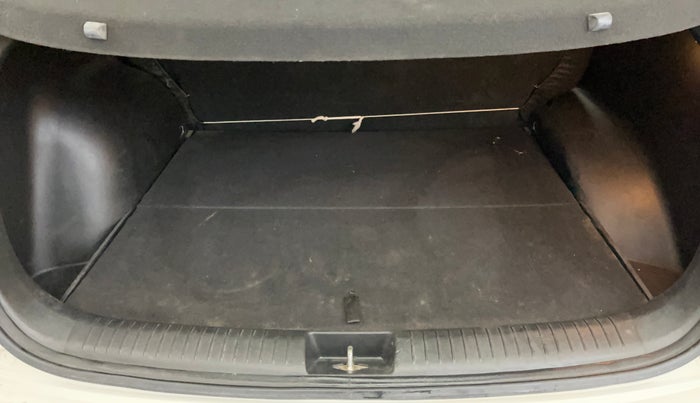 2016 Hyundai Creta SX PLUS 1.6 PETROL, Petrol, Manual, 28,624 km, Boot Inside