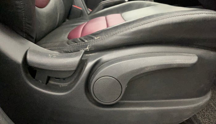 2016 Hyundai Creta SX PLUS 1.6 PETROL, Petrol, Manual, 28,624 km, Driver Side Adjustment Panel