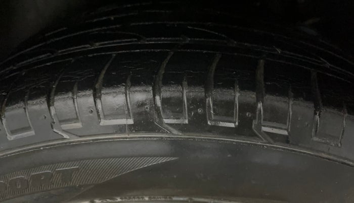 2016 Hyundai Creta SX PLUS 1.6 PETROL, Petrol, Manual, 28,624 km, Left Rear Tyre Tread