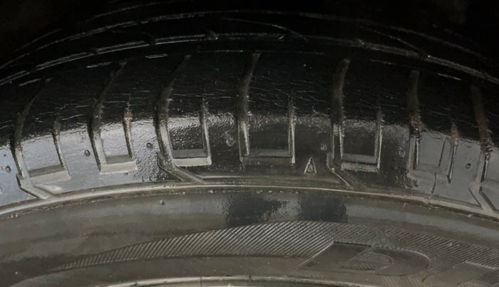 2016 Hyundai Creta SX PLUS 1.6 PETROL, Petrol, Manual, 28,624 km, Right Front Tyre Tread