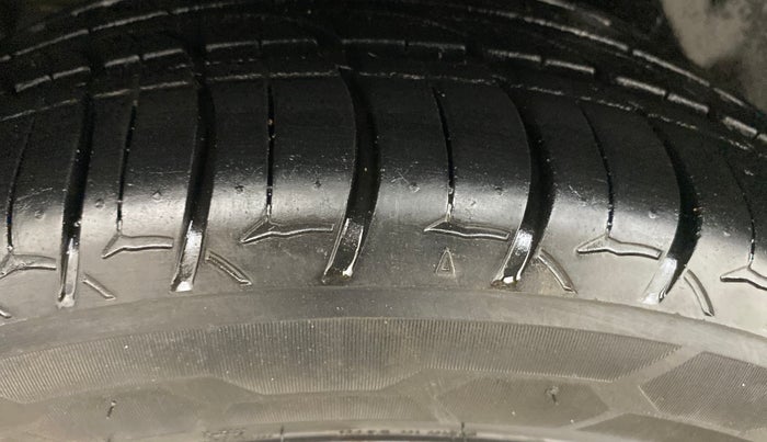 2017 Maruti Ciaz ALPHA 1.4 PETROL, Petrol, Manual, 67,189 km, Right Rear Tyre Tread