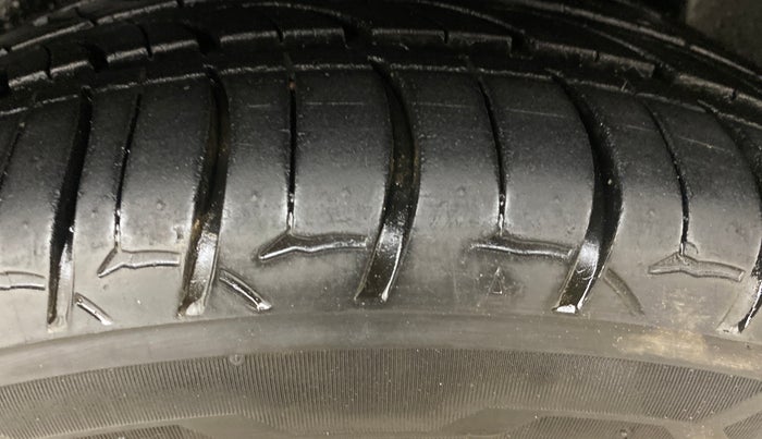 2017 Maruti Ciaz ALPHA 1.4 PETROL, Petrol, Manual, 67,189 km, Left Rear Tyre Tread