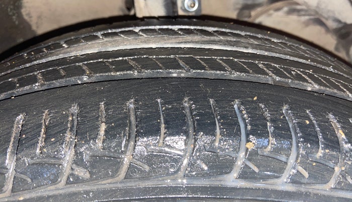 2018 Maruti Baleno SIGMA PETROL 1.2, Petrol, Manual, 88,889 km, Right Front Tyre Tread