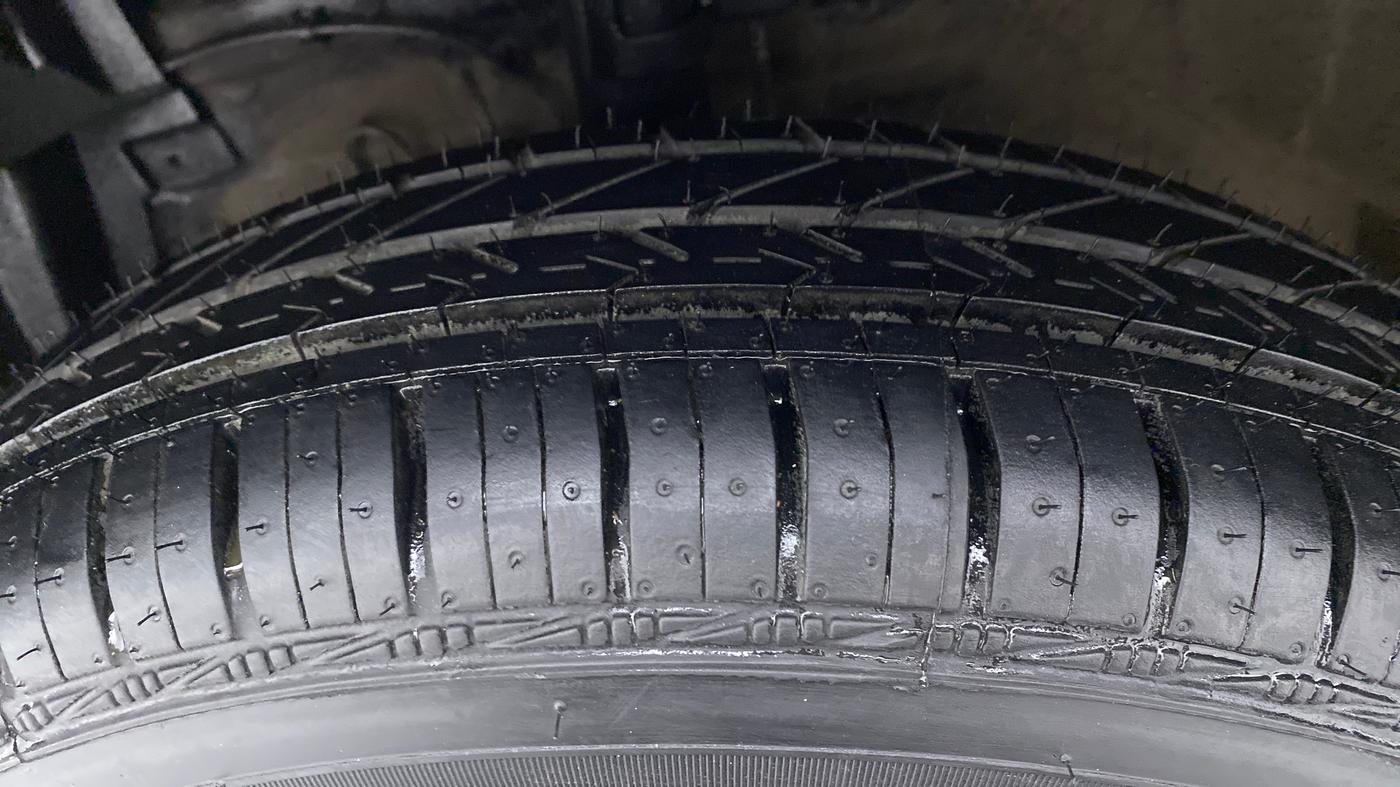 2015 Maruti Swift Dzire VDI, Diesel, Manual, 88,153 km, Left Front Tyre Tread