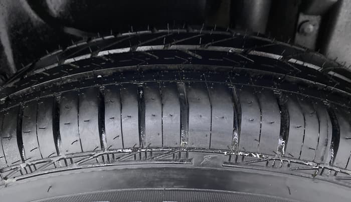 2015 Maruti Swift Dzire VDI, Diesel, Manual, 88,153 km, Left Rear Tyre Tread