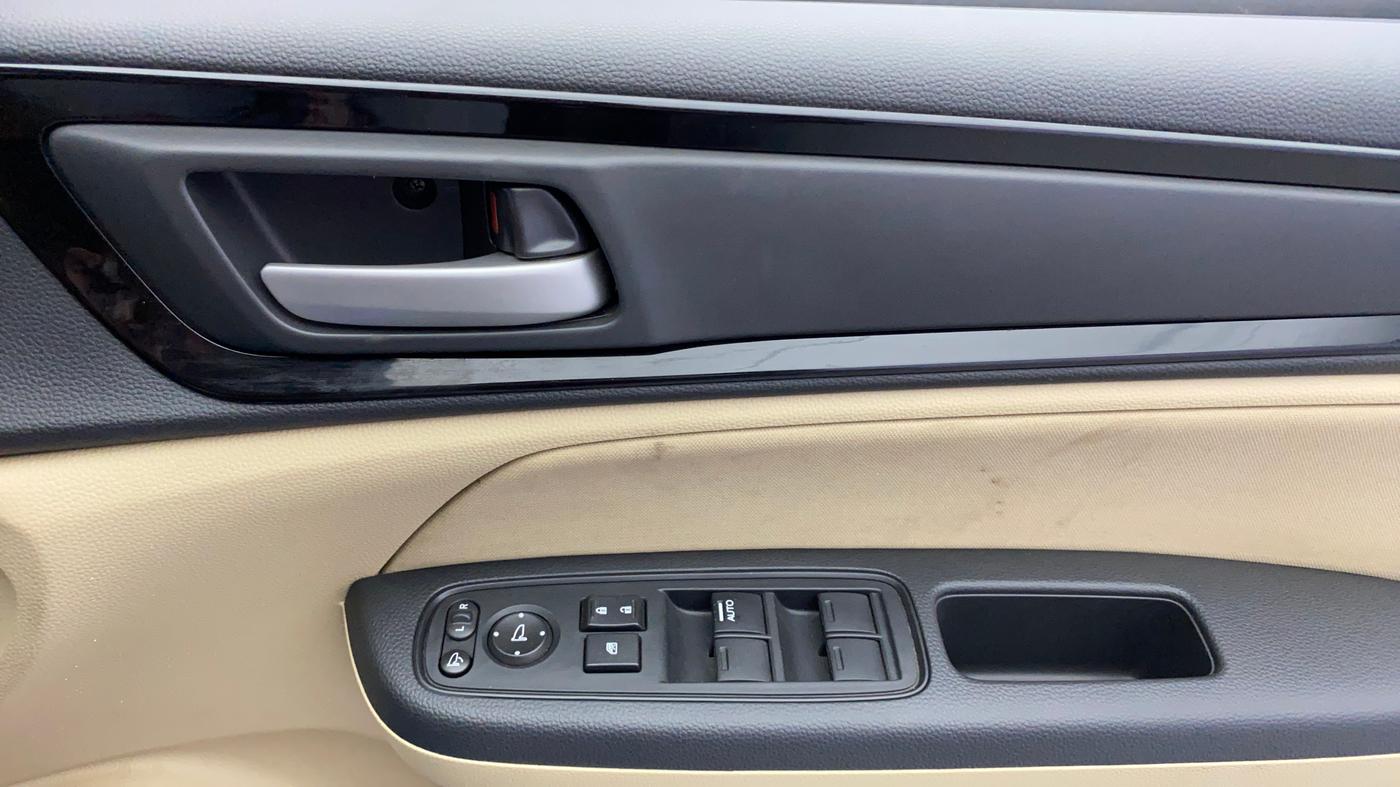 2019 Honda Amaze 1.2L I-VTEC V CVT, Petrol, Automatic, 12,415 km, Driver Side Door Panels Control