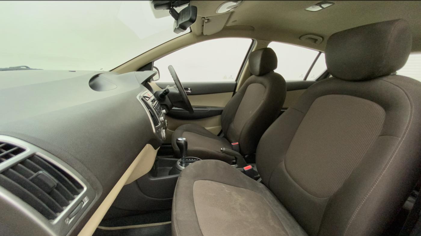 2013 Hyundai i20 SPORTZ 1.4 AT, Petrol, Automatic, 49,170 km, Right Side Front Door Cabin