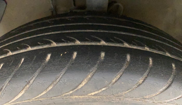 2013 Hyundai i20 SPORTZ 1.4 AT, Petrol, Automatic, 49,170 km, Left Front Tyre Tread