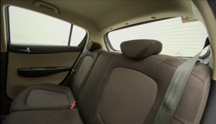 2013 Hyundai i20 SPORTZ 1.4 AT, Petrol, Automatic, 49,170 km, Right Side Rear Door Cabin