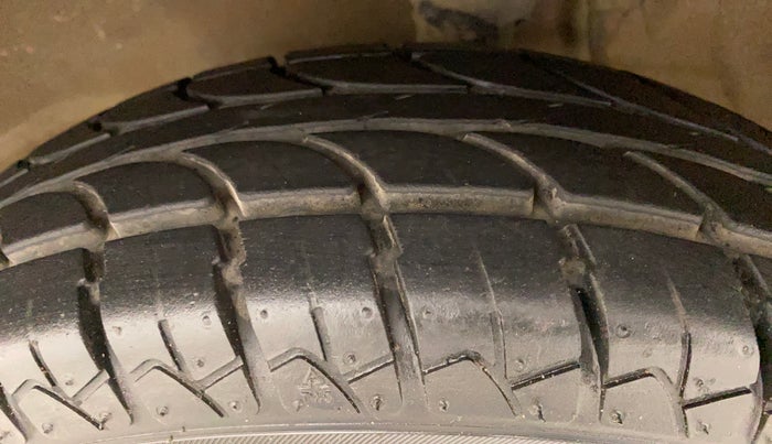 2012 Maruti Alto 800 LXI, Petrol, Manual, 56,394 km, Left Front Tyre Tread